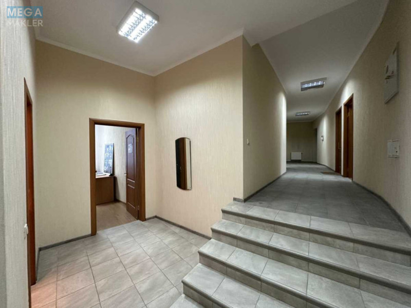 Продаж комерційної нерухомості, 212&nbsp;кв.м, под офис, <a class="location-link" href="/kiev/" title="Недвижимость Київ">Київ</a>, <a class="location-link" href="/kiev/solomenskij/" title="Недвижимость Солом'янський район">Солом'янський р-н</a>, Эрнста ул., 16В (изображение 7)