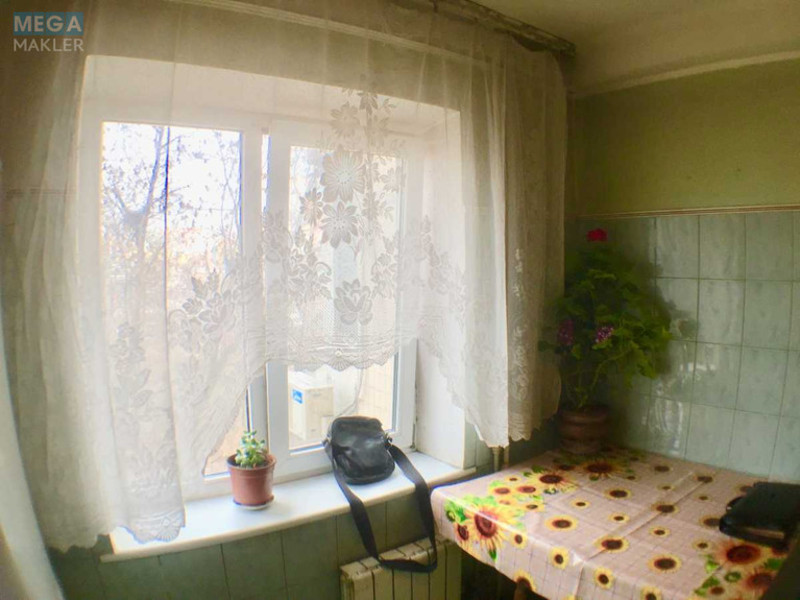 Продаж 2 кімнатної квартири (56/34/8), 4 пов. 9 пов. будинку, <a class="location-link" href="/kiev/" title="Недвижимость Київ">Київ</a>, <a class="location-link" href="/kiev/dneprovskij/" title="Недвижимость Дніпровський район">Дніпровський р-н</a>, Березняковская ул., 12 (изображение 8)