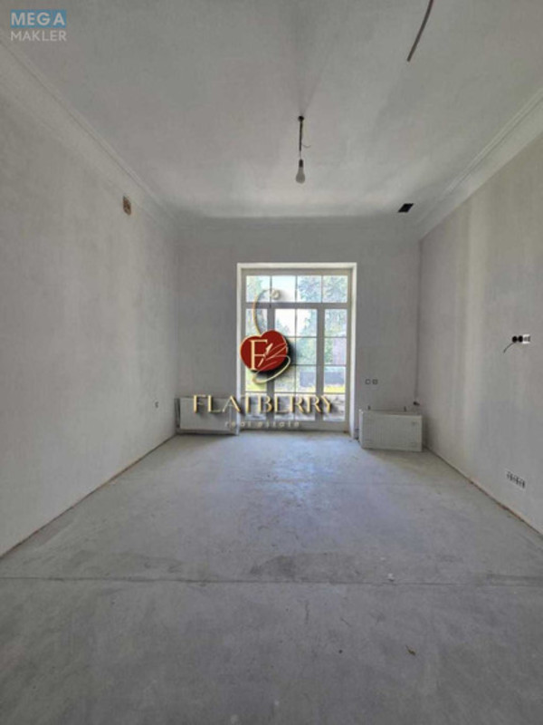 Продаж дома, 2&nbsp;поверху, 658&nbsp;кв.м, 8&nbsp;кімнат, ділянка 19,70&nbsp;соток, <a class="location-link" href="/kiev/" title="Недвижимость Київ">Київ</a>, <a class="location-link" href="/kiev/svyatoshinskij/" title="Недвижимость Святошинський район">Святошинський р-н</a>, Прорезная ул., 1 (изображение 9)