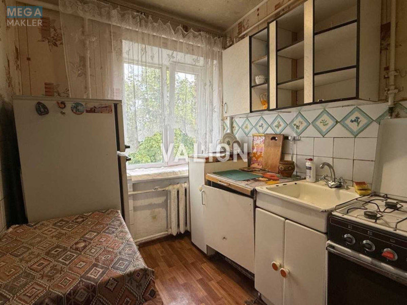 Продаж 3 кімнатної квартири (50/35/5), 5 пов. 5 пов. будинку, <a class="location-link" href="/kiev/" title="Недвижимость Київ">Київ</a>, <a class="location-link" href="/kiev/podolskij/" title="Недвижимость Подільський район">Подільський р-н</a>, Кирилівська вул., 110 (изображение 3)