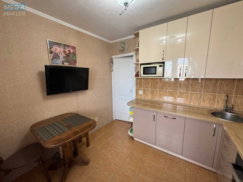 Продаж 1 кімнатної квартири (34/16/8), 13 пов. 16 пов. будинку, <a class="location-link" href="/kiev/" title="Недвижимость Київ">Київ</a>, <a class="location-link" href="/kiev/svyatoshinskij/" title="Недвижимость Святошинський район">Святошинський р-н</a>, Булгакова вул., 15А (изображение 11)