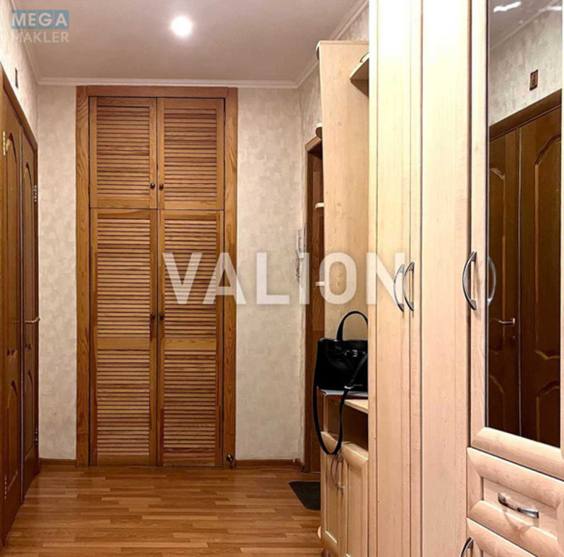 Продаж 4 кімнатної квартири (101,2/68/9,5), 5 пов. 9 пов. будинку, <a class="location-link" href="/kiev/" title="Недвижимость Київ">Київ</a>, <a class="location-link" href="/kiev/solomenskij/" title="Недвижимость Солом'янський район">Солом'янський р-н</a>, Словянська вул., 28 (изображение 10)