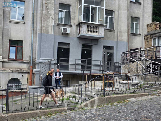 Продаж комерційної нерухомості, 110&nbsp;кв.м, под магазин, <a class="location-link" href="/kiev/" title="Недвижимость Київ">Київ</a>, <a class="location-link" href="/kiev/pecherskij/" title="Недвижимость Печерський район">Печерський р-н</a>, Шовковична вул., 38 (изображение 3)