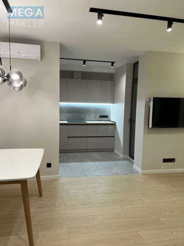 Продаж 2 кімнатної квартири (66/50/8), 12 пов. 16 пов. будинку, <a class="location-link" href="/kiev/" title="Недвижимость Київ">Київ</a>, <a class="location-link" href="/kiev/svyatoshinskij/" title="Недвижимость Святошинський район">Святошинський р-н</a>, Победы просп., 71а (изображение 2)
