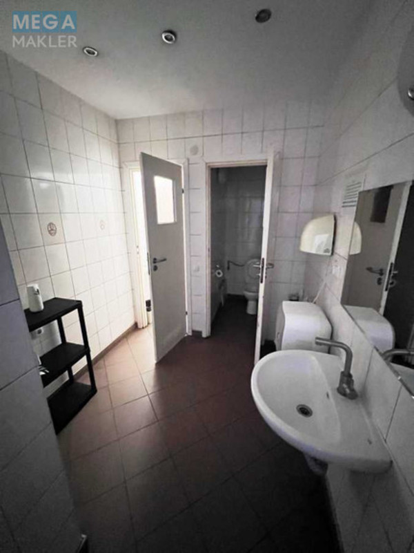 Оренда комерційної нерухомості, 375&nbsp;кв.м, под офис, <a class="location-link" href="/lviv/" title="Недвижимость Львів">Львів</a>, <a class="location-link" href="/lviv/galickij/" title="Недвижимость Галицький район">Галицький р-н</a>, Грабовського, 11 (изображение 9)
