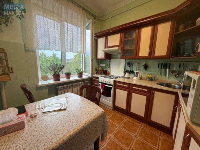 Продаж 3 кімнатної квартири (65/44/7), 5 пов. 5 пов. будинку, <a class="location-link" href="/kiev/" title="Недвижимость Київ">Київ</a>, <a class="location-link" href="/kiev/podolskij/" title="Недвижимость Подільський район">Подільський р-н</a>, Вишгородська вул., 4 (изображение 6)