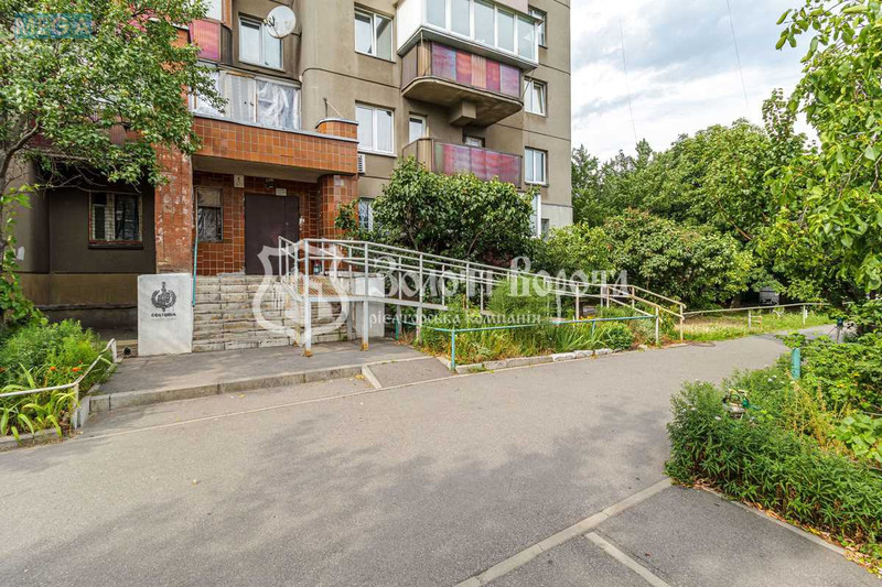 Продаж 2 кімнатної квартири (79/35/18), 8 пов. 18 пов. будинку, <a class="location-link" href="/kiev/" title="Недвижимость Київ">Київ</a>, <a class="location-link" href="/kiev/svyatoshinskij/" title="Недвижимость Святошинський район">Святошинський р-н</a>, Святошинська вул., 4 (изображение 18)