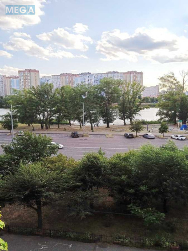 Оренда 3 кімнатної квартири, <a class="location-link" href="/kiev/" title="Недвижимость Київ">Київ</a>, <a class="location-link" href="/kiev/darnickij/" title="Недвижимость Дарницький район">Дарницький р-н</a>, Ревуцкого ул., 5 (изображение 19)