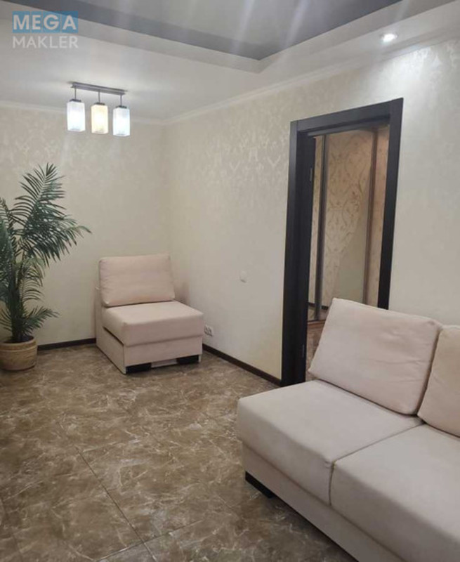 Оренда 3 кімнатної квартири, <a class="location-link" href="/kiev/" title="Недвижимость Київ">Київ</a>, <a class="location-link" href="/kiev/pecherskij/" title="Недвижимость Печерський район">Печерський р-н</a>, Лесі Українки бульв., 18а (изображение 2)
