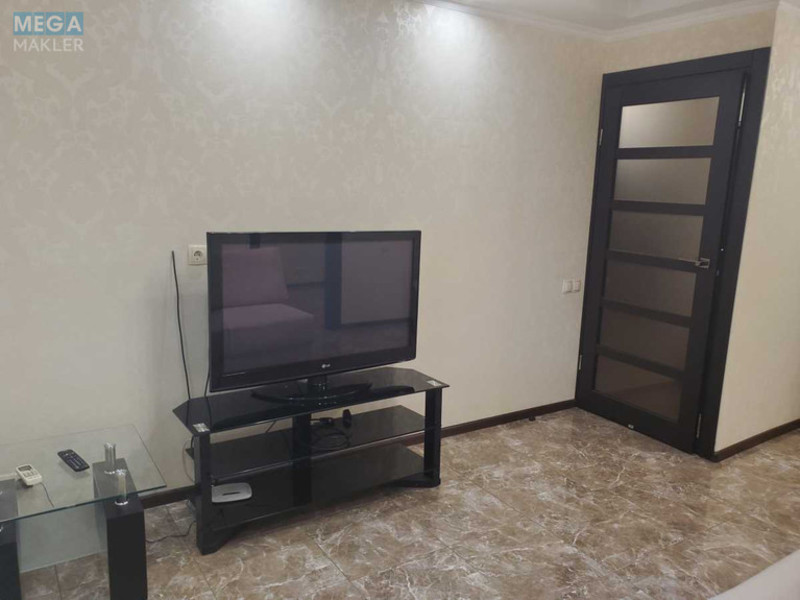 Оренда 3 кімнатної квартири, <a class="location-link" href="/kiev/" title="Недвижимость Київ">Київ</a>, <a class="location-link" href="/kiev/pecherskij/" title="Недвижимость Печерський район">Печерський р-н</a>, Лесі Українки бульв., 18а (изображение 3)