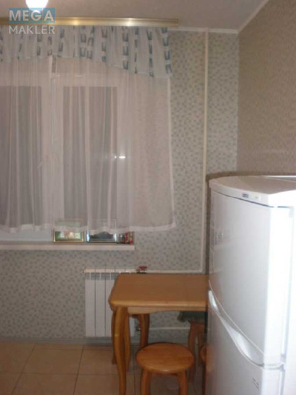 Оренда 2 кімнатної квартири, <a class="location-link" href="/kiev/" title="Недвижимость Київ">Київ</a>, <a class="location-link" href="/kiev/darnickij/" title="Недвижимость Дарницький район">Дарницький р-н</a>, Анни Ахматової вул., 21 (изображение 2)