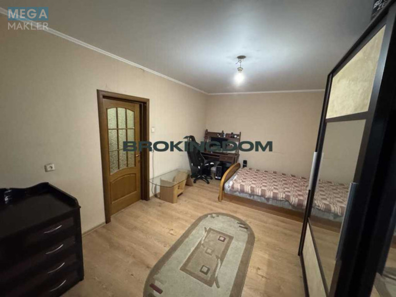 Продаж 3 кімнатної квартири (82/42/8), 1 пов. 13 пов. будинку, <a class="location-link" href="/kiev/" title="Недвижимость Київ">Київ</a>, <a class="location-link" href="/kiev/solomenskij/" title="Недвижимость Солом'янський район">Солом'янський р-н</a>, Комарова Космонавта пр-т, 10а (изображение 5)