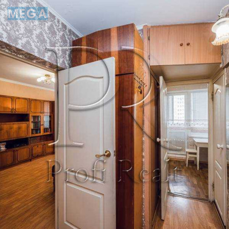 Продаж 1 кімнатної квартири (38/19/8), 8 пов. 9 пов. будинку, <a class="location-link" href="/kiev/" title="Недвижимость Київ">Київ</a>, <a class="location-link" href="/kiev/svyatoshinskij/" title="Недвижимость Святошинський район">Святошинський р-н</a>, Булгакова вулиця, 8А (изображение 4)
