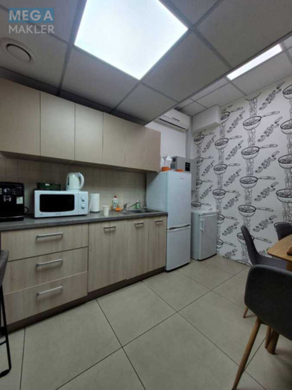 Продаж комерційної нерухомості, 270&nbsp;кв.м, под офис, <a class="location-link" href="/kiev/" title="Недвижимость Київ">Київ</a>, <a class="location-link" href="/kiev/pecherskij/" title="Недвижимость Печерський район">Печерський р-н</a>, Скоропадского Павла ул., 39 (изображение 12)