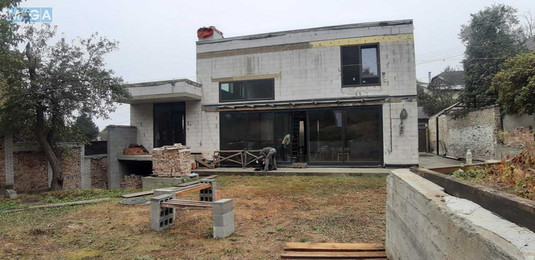 Продаж дома, 2&nbsp;поверху, 217&nbsp;кв.м, 5&nbsp;кімнат, ділянка 9&nbsp;соток, <a class="location-link" href="/kiev/" title="Недвижимость Київ">Київ</a>, <a class="location-link" href="/kiev/solomenskij/" title="Недвижимость Солом'янський район">Солом'янський р-н</a>, Гаврилюка ул. (изображение 2)