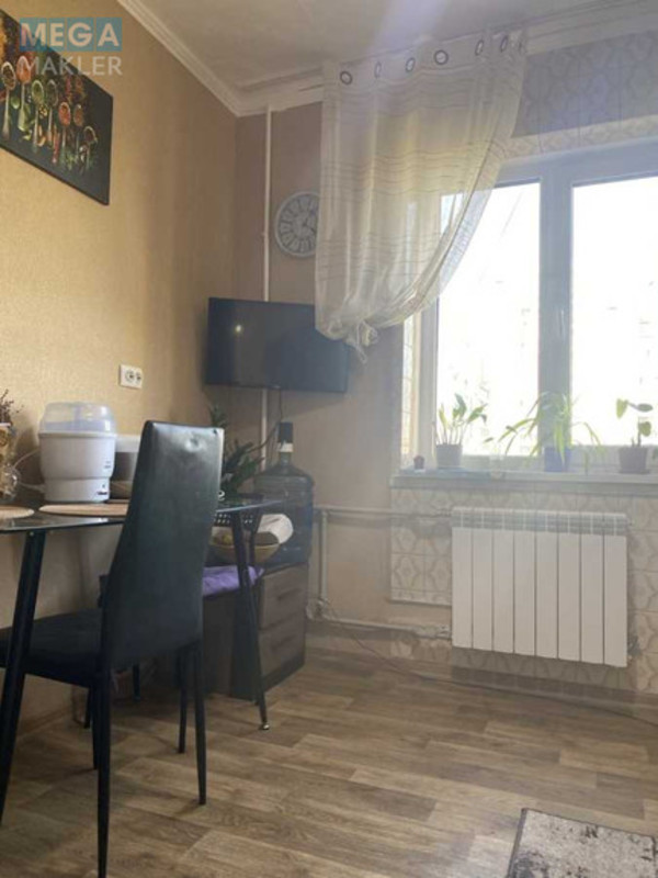 Продаж 3 кімнатної квартири (80/50/10), 9 пов. 10 пов. будинку, <a class="location-link" href="/kiev/" title="Недвижимость Київ">Київ</a>, <a class="location-link" href="/kiev/solomenskij/" title="Недвижимость Солом'янський район">Солом'янський р-н</a>, Татьяны Яблонской ул., 1 (изображение 8)