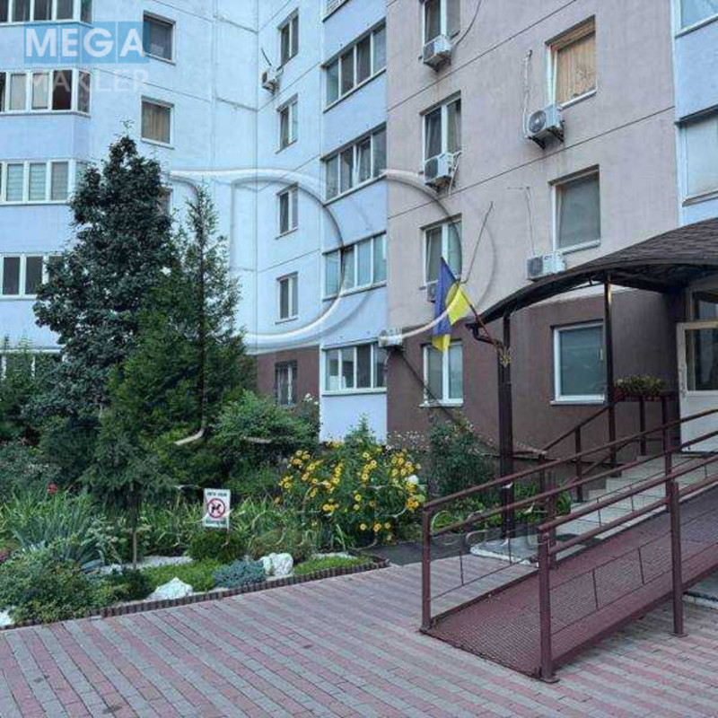 Продаж 3 кімнатної квартири (99/53/12), 13 пов. 25 пов. будинку, <a class="location-link" href="/kiev/" title="Недвижимость Київ">Київ</a>, <a class="location-link" href="/kiev/darnickij/" title="Недвижимость Дарницький район">Дарницький р-н</a>, Урлівська вулиця, 38 (изображение 19)