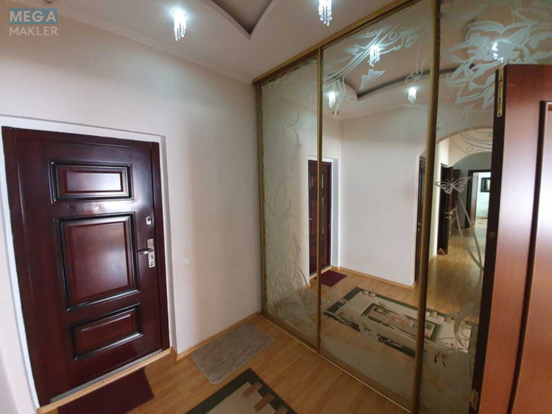 Оренда 3 кімнатної квартири, <a class="location-link" href="/kiev/" title="Недвижимость Київ">Київ</a>, <a class="location-link" href="/kiev/pecherskij/" title="Недвижимость Печерський район">Печерський р-н</a>, Євгена Коновальця вул., 32б (изображение 4)