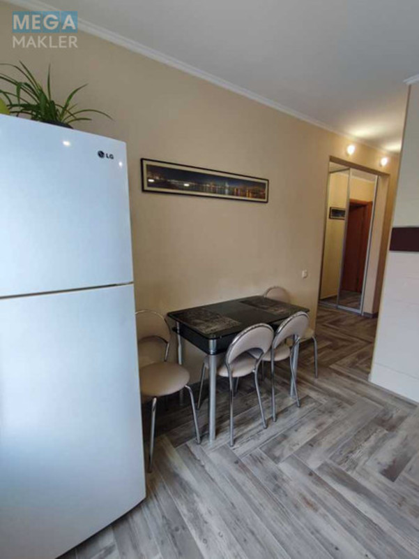 Оренда 2 кімнатної квартири, <a class="location-link" href="/kiev/" title="Недвижимость Київ">Київ</a>, <a class="location-link" href="/kiev/svyatoshinskij/" title="Недвижимость Святошинский район">Святошинский р-н</a>, Митрополита Липковского ул., 3 (изображение 4)