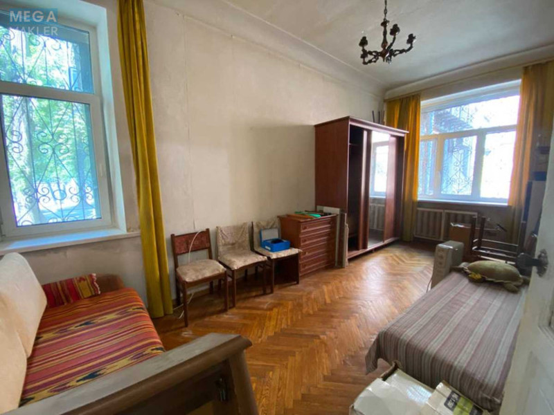 Продаж 2 кімнатної квартири (63,5/39,7/10,6), 1 пов. 5 пов. будинку, <a class="location-link" href="/kiev/" title="Недвижимость Київ">Київ</a>, <a class="location-link" href="/kiev/pecherskij/" title="Недвижимость Печерский район">Печерский р-н</a>, Шелковичная ул., 21 (изображение 2)