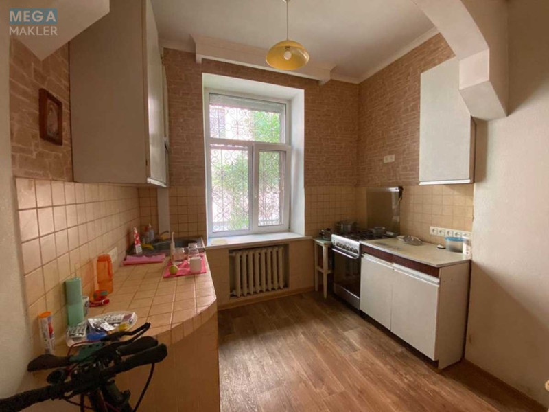 Продаж 2 кімнатної квартири (63,5/39,7/10,6), 1 пов. 5 пов. будинку, <a class="location-link" href="/kiev/" title="Недвижимость Київ">Київ</a>, <a class="location-link" href="/kiev/pecherskij/" title="Недвижимость Печерский район">Печерский р-н</a>, Шелковичная ул., 21 (изображение 4)