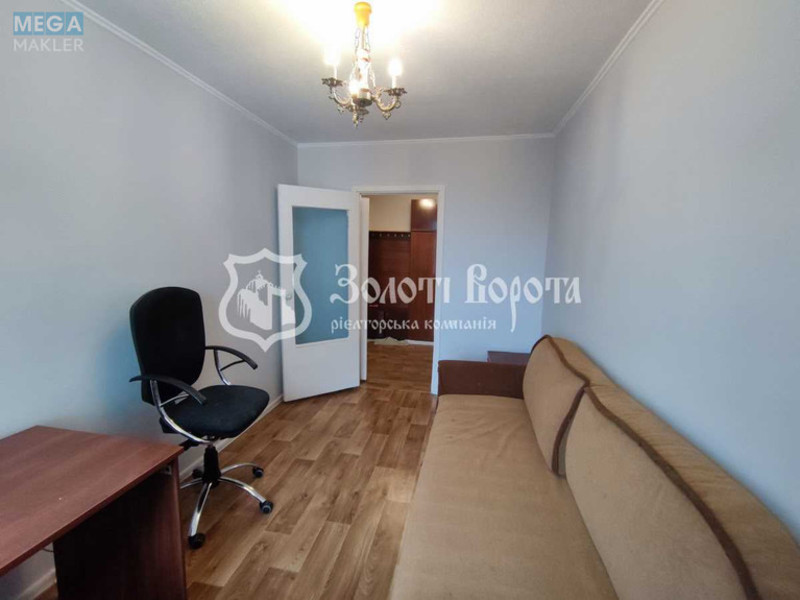 Продаж 3 кімнатної квартири (70,6/41/12), 10 пов. 10 пов. будинку, <a class="location-link" href="/kiev/" title="Недвижимость Київ">Київ</a>, <a class="location-link" href="/kiev/svyatoshinskij/" title="Недвижимость Святошинський район">Святошинський р-н</a>, Василя Стуса вул., 28 (изображение 2)