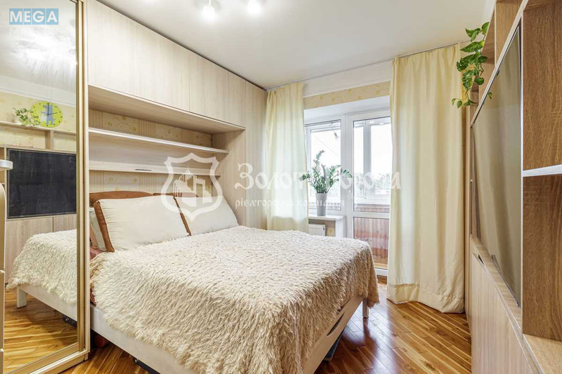 Продаж 3 кімнатної квартири (65/36/8), 6 пов. 9 пов. будинку, <a class="location-link" href="/kiev/" title="Недвижимость Київ">Київ</a>, <a class="location-link" href="/kiev/solomenskij/" title="Недвижимость Солом'янський район">Солом'янський р-н</a>, Авіаконструктора Антонова вул., 2/32к4а (изображение 4)