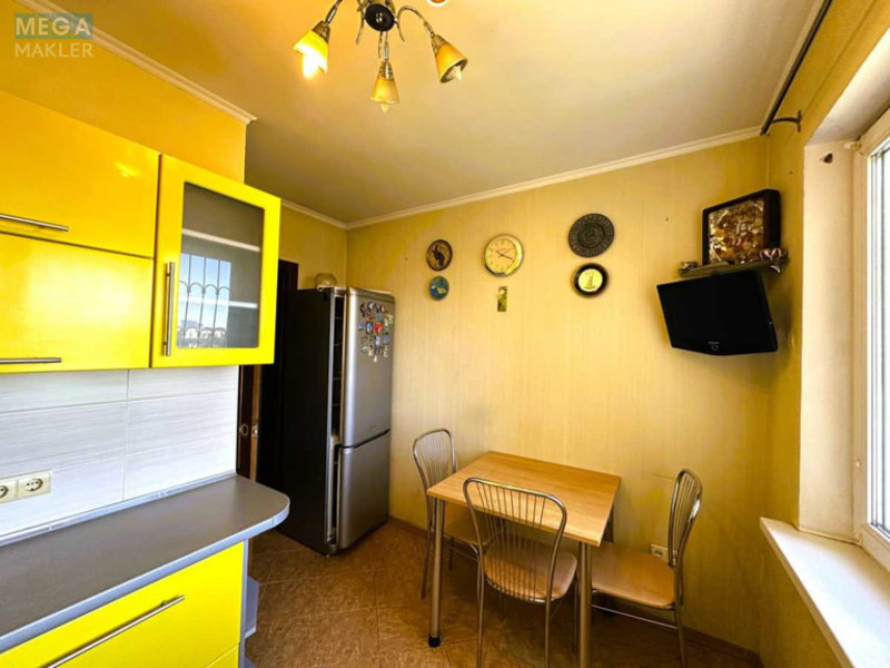 Продаж 3 кімнатної квартири (66/40/7,5), 10 пов. 12 пов. будинку, <a class="location-link" href="/kiev/" title="Недвижимость Київ">Київ</a>, <a class="location-link" href="/kiev/svyatoshinskij/" title="Недвижимость Святошинский район">Святошинский р-н</a>, Дарницький бульв., 7 (изображение 2)