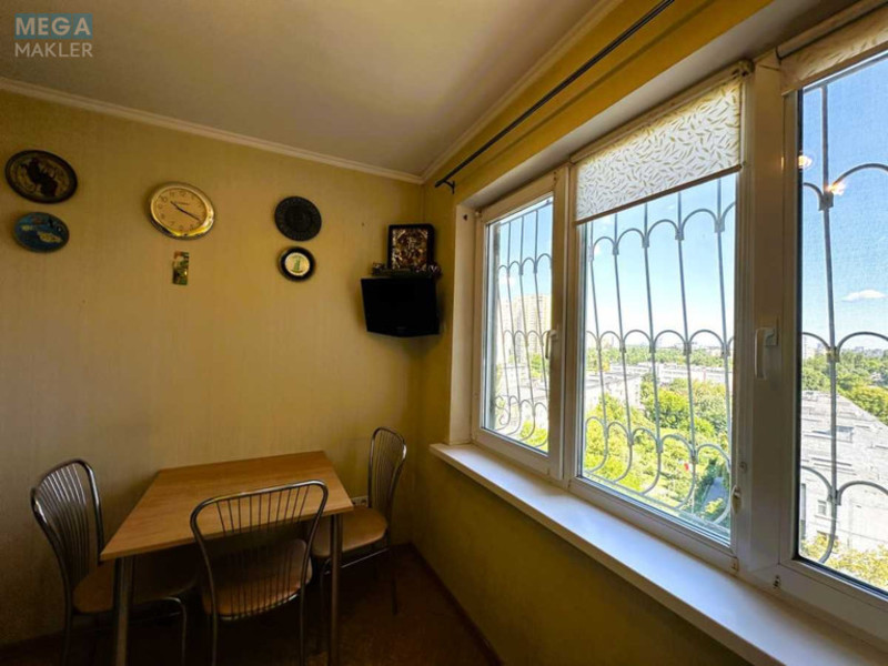 Продаж 3 кімнатної квартири (66/40/7,5), 10 пов. 12 пов. будинку, <a class="location-link" href="/kiev/" title="Недвижимость Київ">Київ</a>, <a class="location-link" href="/kiev/svyatoshinskij/" title="Недвижимость Святошинский район">Святошинский р-н</a>, Дарницький бульв., 7 (изображение 6)