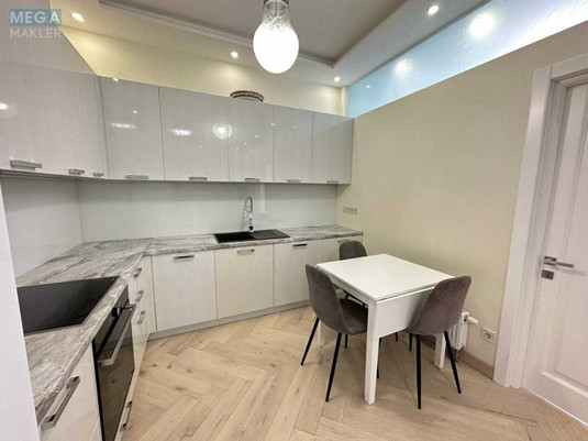 Оренда 3 кімнатної квартири, <a class="location-link" href="/kiev/" title="Недвижимость Київ">Київ</a>, <a class="location-link" href="/kiev/pecherskij/" title="Недвижимость Печерський район">Печерський р-н</a>, Лабораторный пер., 7 (изображение 4)