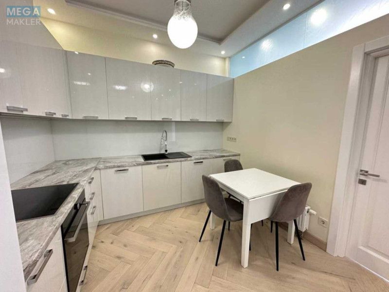 Оренда 3 кімнатної квартири, <a class="location-link" href="/kiev/" title="Недвижимость Київ">Київ</a>, <a class="location-link" href="/kiev/pecherskij/" title="Недвижимость Печерський район">Печерський р-н</a>, Лабораторный пер., 7 (изображение 4)