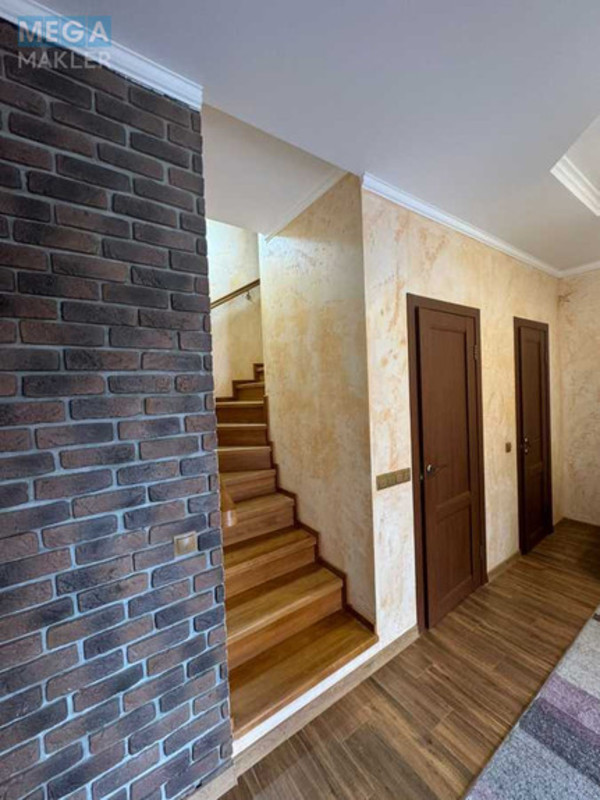 Продаж дома, 3&nbsp;поверху, 115&nbsp;кв.м, 4&nbsp;кімнати, ділянка 1,50&nbsp;сотка, <a class="location-link" href="/hotov/" title="Недвижимость Хотів">Хотів</a>, Ярослава Мудрого, 25 (изображение 2)