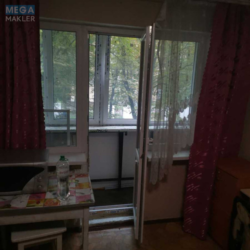 Оренда 1 кімнатної квартири, <a class="location-link" href="/kiev/" title="Недвижимость Київ">Київ</a>, <a class="location-link" href="/kiev/solomenskij/" title="Недвижимость Солом'янський район">Солом'янський р-н</a>, Академіка Стражеска вул., 1 (изображение 4)