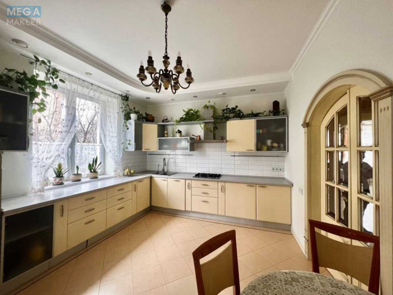 Продаж дома, 2 поверху, 220 кв.м, 4 кімнати, ділянка 15 соток, <a class="location-link" href="/rovno/" title="Недвижимость Рівне">Рівне</a>, Придорожня (изображение 4)