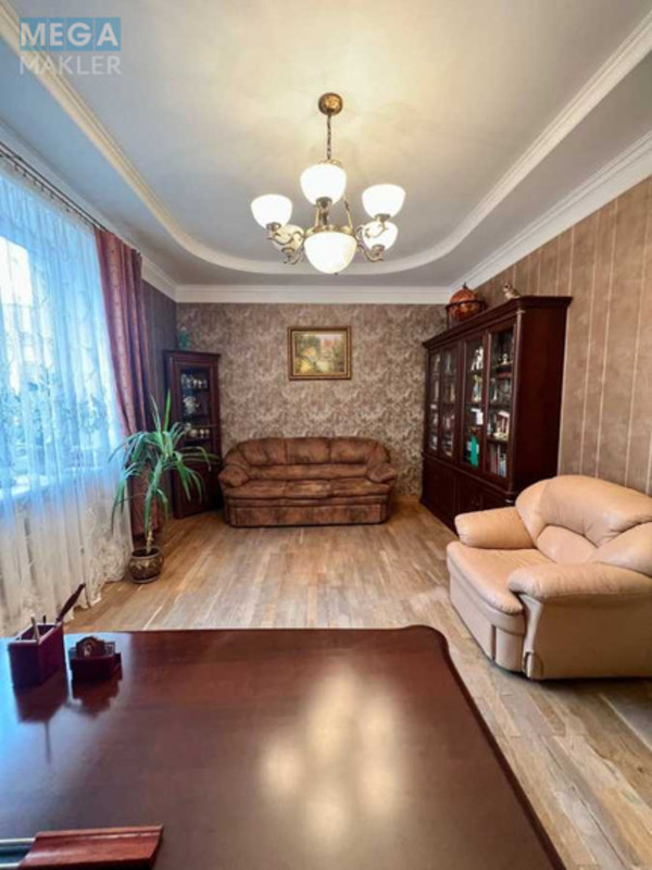Продаж дома, 2 поверху, 220 кв.м, 4 кімнати, ділянка 15 соток, <a class="location-link" href="/rovno/" title="Недвижимость Рівне">Рівне</a>, Придорожня (изображение 10)