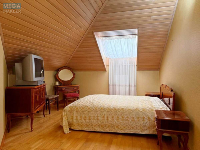 Продаж дома, 2&nbsp;поверху, 330&nbsp;кв.м, 5&nbsp;кімнат, ділянка 24&nbsp;сотки, <a class="location-link" href="/dneprodzerzhinsk/" title="Недвижимость Кам'янське">Каменское</a>, Днепростроевская (изображение 13)
