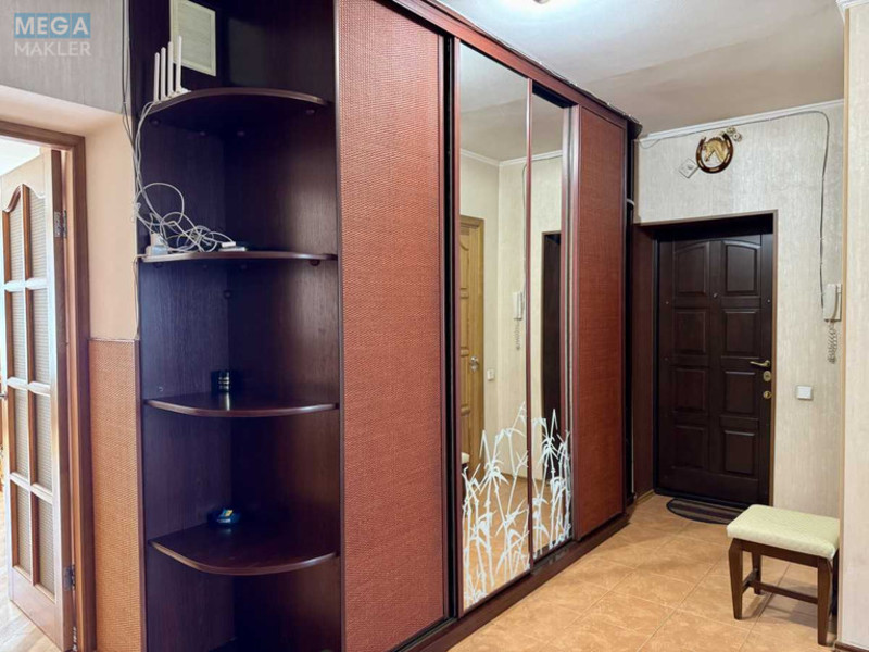 Оренда 3 кімнатної квартири, <a class="location-link" href="/kiev/" title="Недвижимость Київ">Київ</a>, <a class="location-link" href="/kiev/svyatoshinskij/" title="Недвижимость Святошинський район">Святошинський р-н</a>, Николая Краснова ул., 17 (изображение 6)