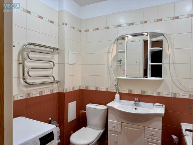 Оренда 3 кімнатної квартири, <a class="location-link" href="/kiev/" title="Недвижимость Київ">Київ</a>, <a class="location-link" href="/kiev/svyatoshinskij/" title="Недвижимость Святошинський район">Святошинський р-н</a>, Николая Краснова ул., 17 (изображение 16)