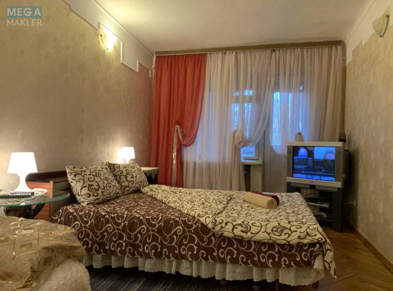 Продаж 2 кімнатної квартири (41,9/26,7/5,5), 3 пов. 3 пов. будинку, <a class="location-link" href="/kiev/" title="Недвижимость Київ">Київ</a>, <a class="location-link" href="/kiev/svyatoshinskij/" title="Недвижимость Святошинський район">Святошинський р-н</a>, Верховинная ул., 8 (изображение 6)