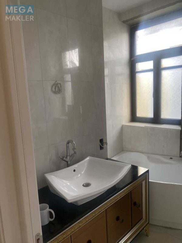 Продаж 4 кімнатної квартири (131/83/10,5), 3 пов. 5 пов. будинку, <a class="location-link" href="/kiev/" title="Недвижимость Київ">Київ</a>, <a class="location-link" href="/kiev/podolskij/" title="Недвижимость Подільський район">Подільський р-н</a>, Ярославський пров., 4 (изображение 7)