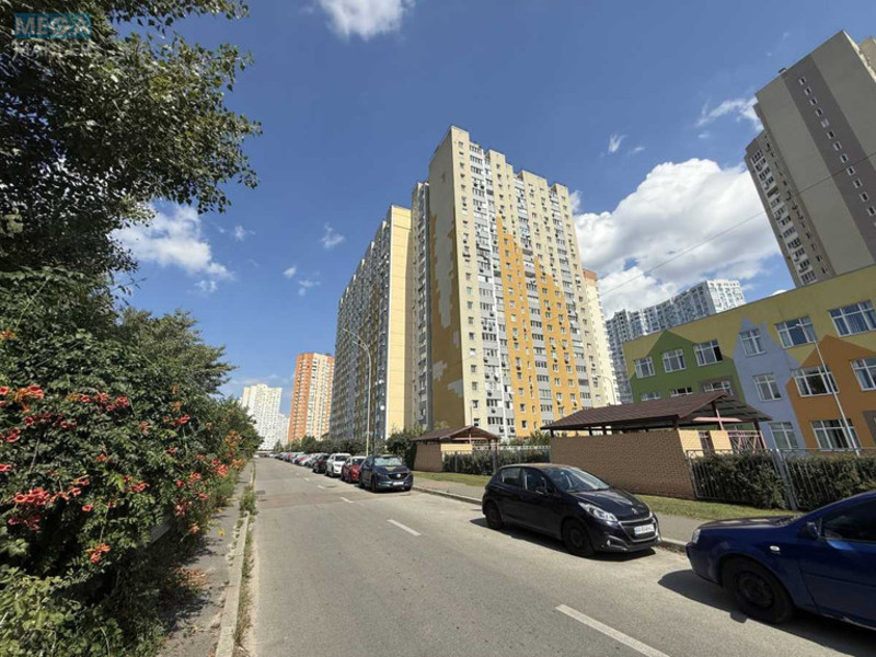 Оренда 3 кімнатної квартири, <a class="location-link" href="/kiev/" title="Недвижимость Київ">Київ</a>, <a class="location-link" href="/kiev/darnickij/" title="Недвижимость Дарницький район">Дарницький р-н</a>, Григорія Ващенка вул., 1 (изображение 12)