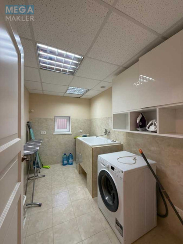 Продаж дома, 2 поверху, 350 кв.м, 7 кімнат, ділянка 8 соток, <a class="location-link" href="/kiev/" title="Недвижимость Київ">Київ</a>, <a class="location-link" href="/kiev/goloseevskij/" title="Недвижимость Голосіївський район">Голосіївський р-н</a>, Максима Рильського вул. (изображение 21)