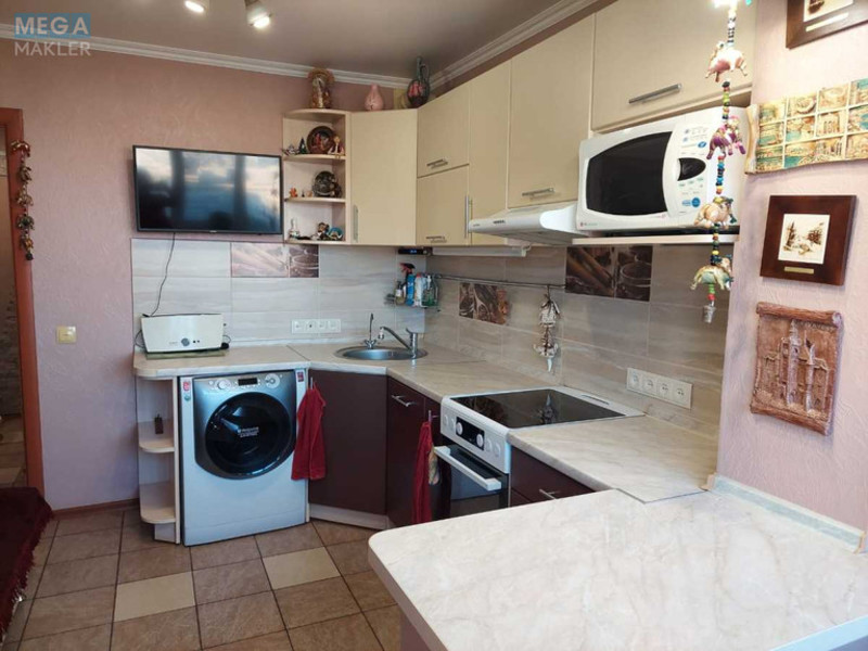 Оренда 1 кімнатної квартири, <a class="location-link" href="/kiev/" title="Недвижимость Київ">Київ</a>, <a class="location-link" href="/kiev/podolskij/" title="Недвижимость Подільський район">Подільський р-н</a>, Свободы просп., 30 (изображение 9)