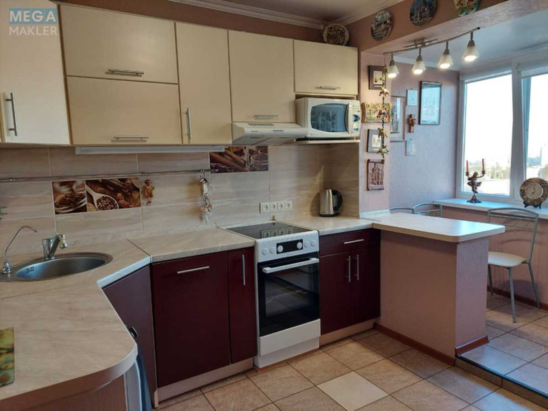 Оренда 1 кімнатної квартири, <a class="location-link" href="/kiev/" title="Недвижимость Київ">Київ</a>, <a class="location-link" href="/kiev/podolskij/" title="Недвижимость Подільський район">Подільський р-н</a>, Свободы просп., 30 (изображение 10)
