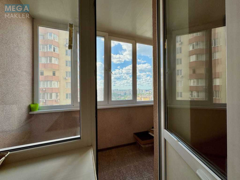 Продаж 1 кімнатної квартири (53/20/12), 16 пов. 26 пов. будинку, <a class="location-link" href="/kiev/" title="Недвижимость Київ">Київ</a>, <a class="location-link" href="/kiev/svyatoshinskij/" title="Недвижимость Святошинський район">Святошинський р-н</a>, Олевська вул., 5 (изображение 3)