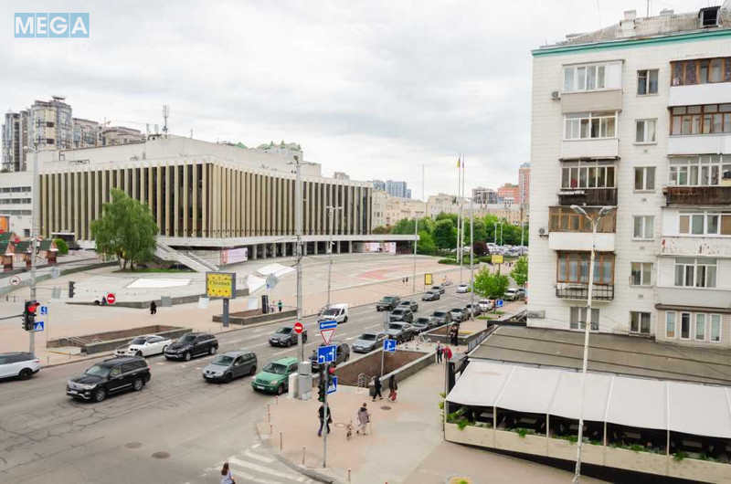 Оренда 2 кімнатної квартири, <a class="location-link" href="/kiev/" title="Недвижимость Київ">Київ</a>, <a class="location-link" href="/kiev/goloseevskij/" title="Недвижимость Голосіївський район">Голосіївський р-н</a>, Велика Васильківська вул., 112 (изображение 2)