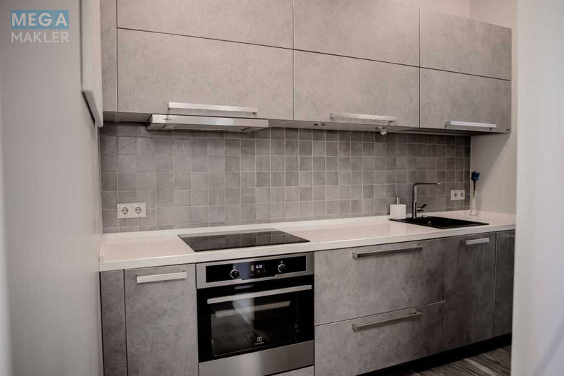 Продаж 3 кімнатної квартири (83/42/6), 12 пов. 24 пов. будинку, <a class="location-link" href="/kiev/" title="Недвижимость Київ">Київ</a>, <a class="location-link" href="/kiev/shevchenkovskij/" title="Недвижимость Шевченківський район">Шевченківський р-н</a>, Полтавская ул., 10 (изображение 3)
