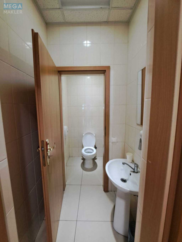 Оренда комерційної нерухомості, 375 кв.м, под офис, <a class="location-link" href="/kiev/" title="Недвижимость Київ">Київ</a>, <a class="location-link" href="/kiev/dneprovskij/" title="Недвижимость Дніпровський район">Дніпровський р-н</a>, Евгения Сверстюка ул., 11 (изображение 14)