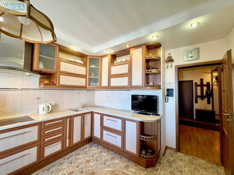Оренда 3 кімнатної квартири, <a class="location-link" href="/kiev/" title="Недвижимость Київ">Київ</a>, <a class="location-link" href="/kiev/darnickij/" title="Недвижимость Дарницький район">Дарницький р-н</a>, Анны Ахматовой ул., 13 (изображение 3)