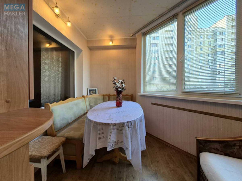 Продаж 3 кімнатної квартири (78/41/8), 3 пов. 15 пов. будинку, <a class="location-link" href="/kiev/" title="Недвижимость Київ">Київ</a>, <a class="location-link" href="/kiev/darnickij/" title="Недвижимость Дарницький район">Дарницький р-н</a>, Ревуцького вул., 7 (изображение 2)